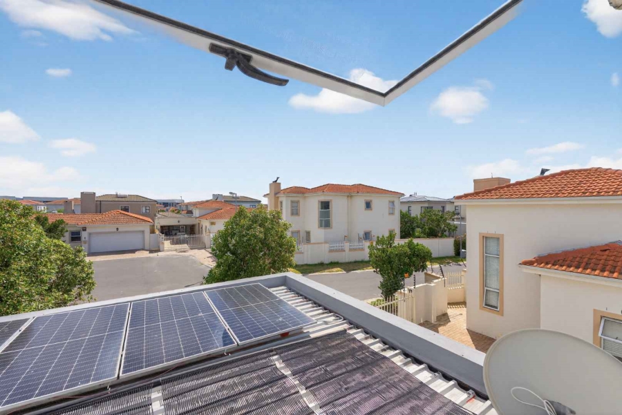 4 Bedroom Property for Sale in Parklands North Western Cape